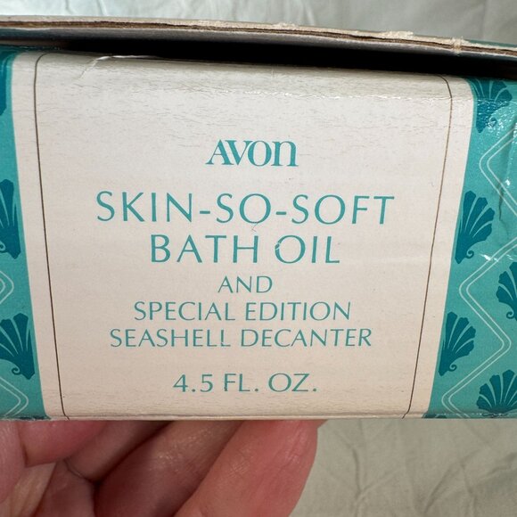 Avon Vintage Skin-So-Soft Bath Oil 4.5 Fl Oz Special Edition Seashell Decanter - Picture 4 of 5